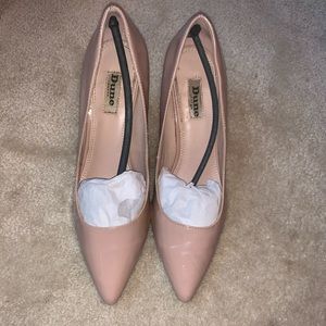 Nude Pumps